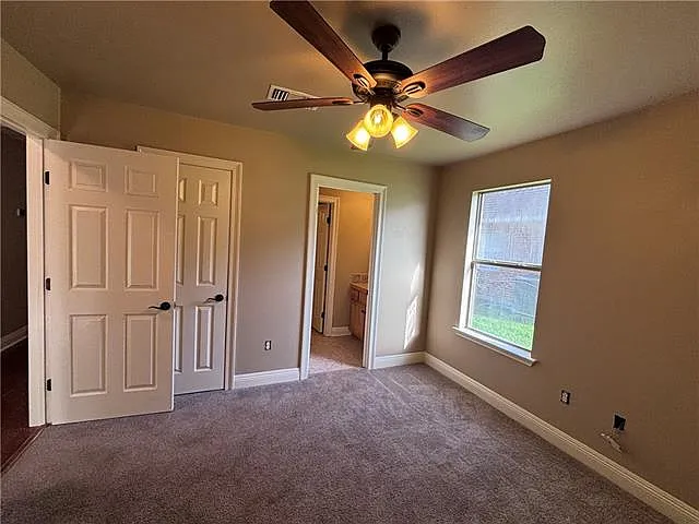 421 Greenfield Dr — Photo 15