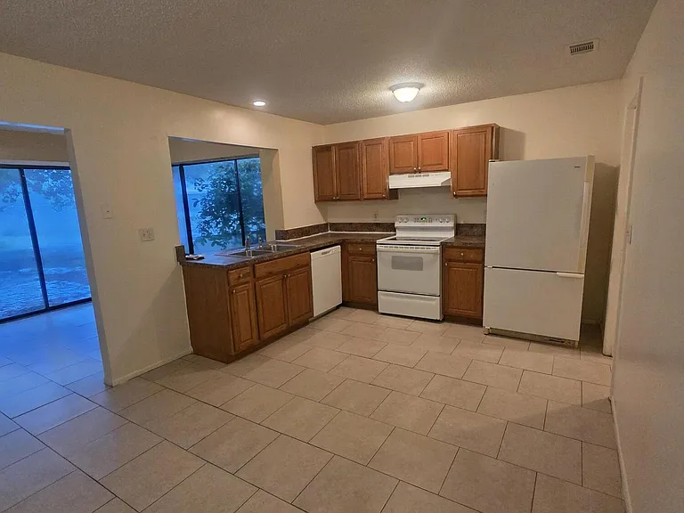 1917 SE Burgundy Ln — Photo 9