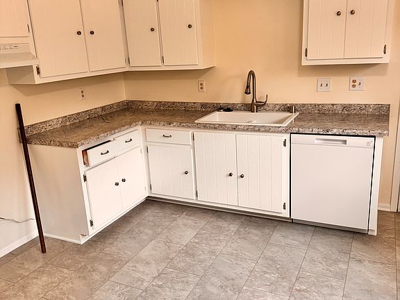 3rd image of 840 S Imperial Dr