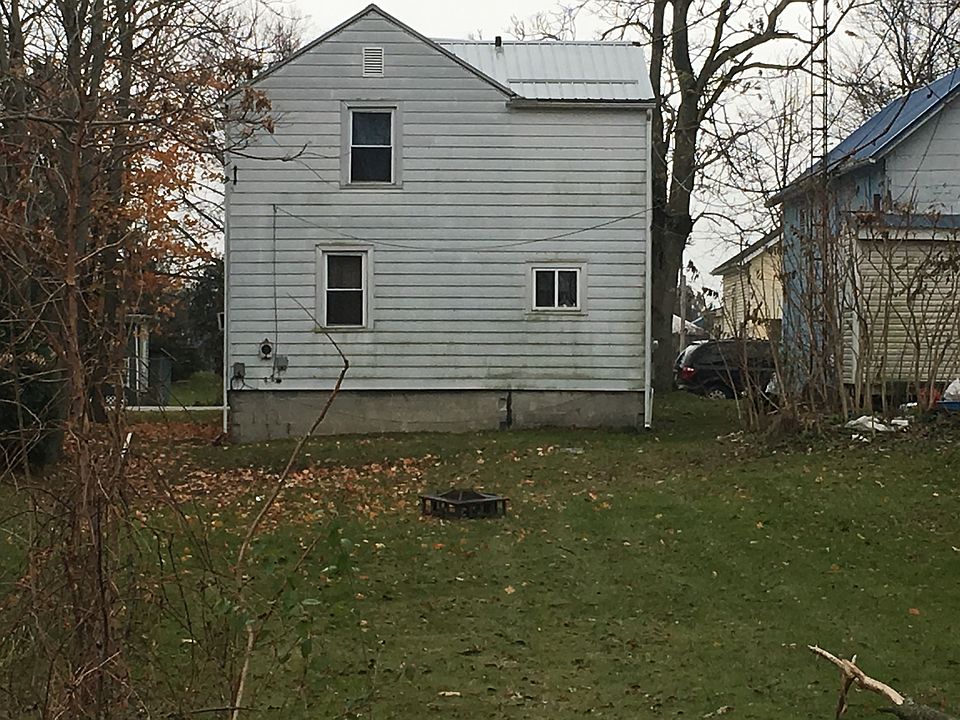 2nd image of 834 Harding Way E