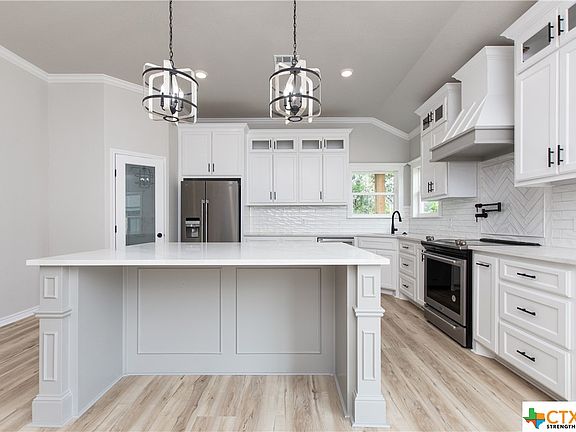 4th image of 16172 Charlya Dr