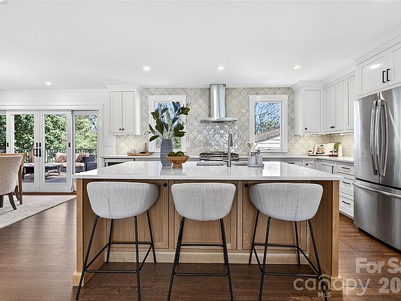 4th image of 3717 Riverbend Rd