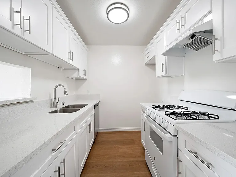 Azusa Gardens Apartments — Photo 6