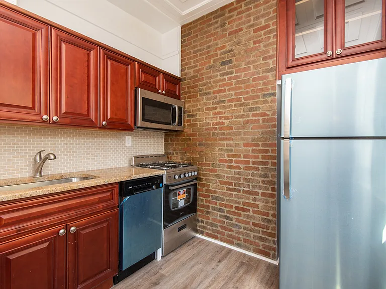12 Rock St — Photo 8