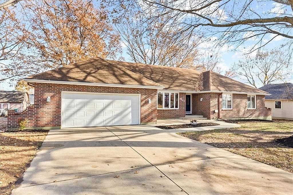 804 NE 2nd St, Blue Springs, MO 64014 | Zillow