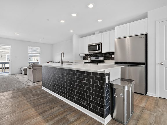 4th image of 17317 Roscommon Rd