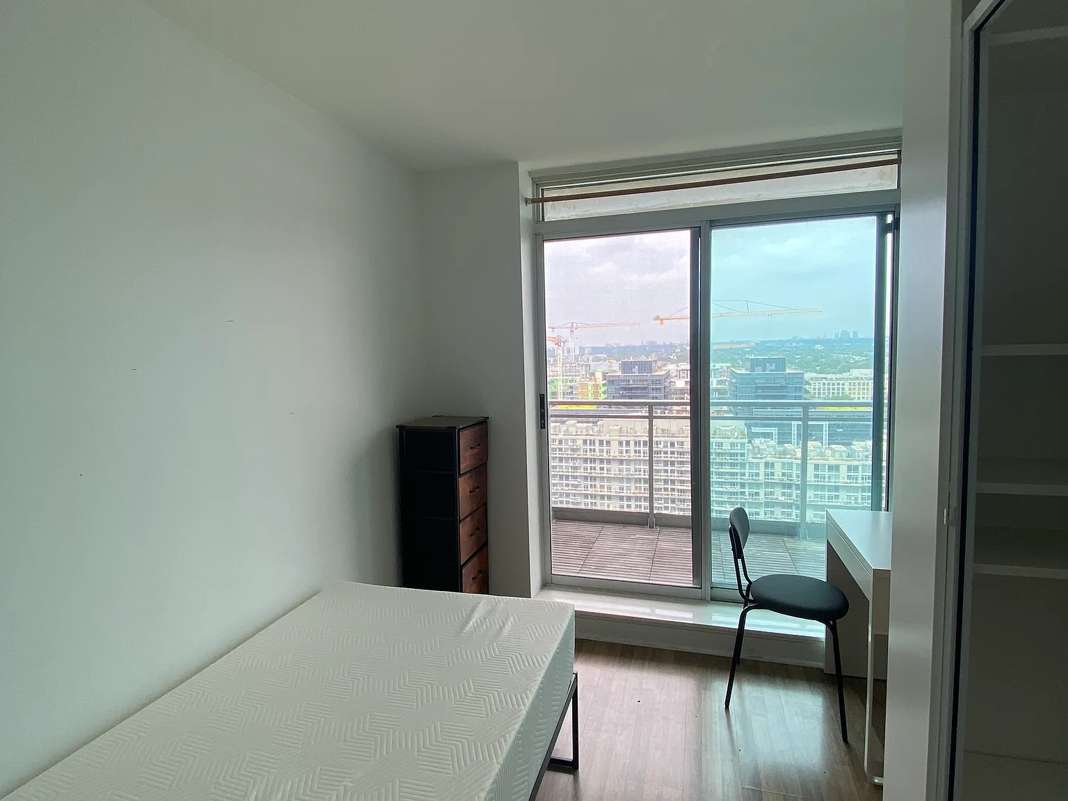 3 bed, $1,180 — Photo 4