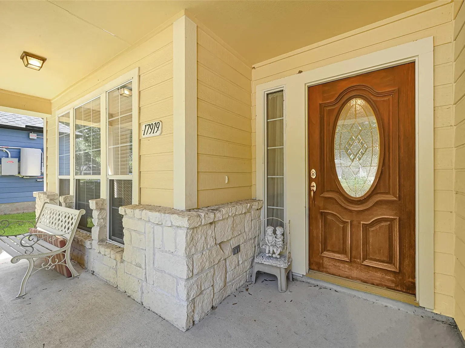 3 bed, 2.0 bath, 1576 sqft, $2,000 — Photo 3