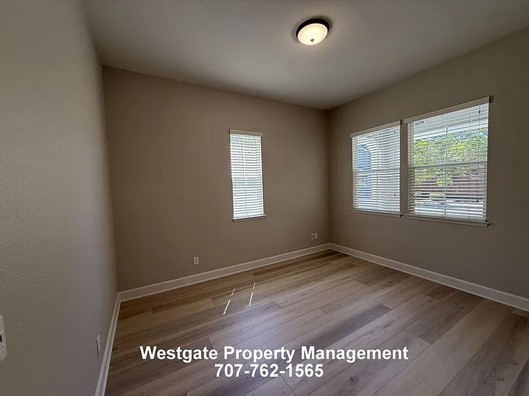 1708 Southridge Dr — Photo 6