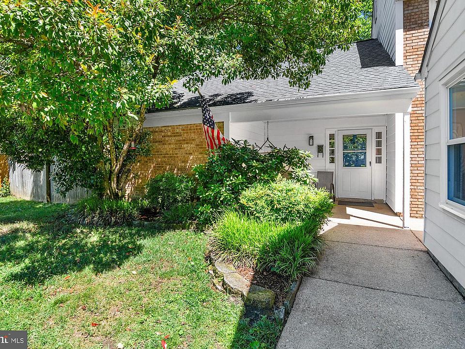 1st image of 1801 E Regents Park Rd