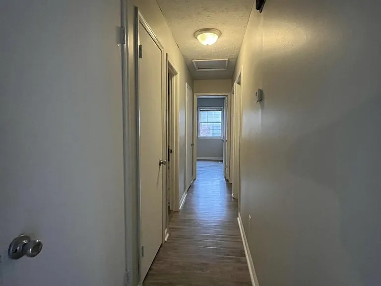 700 Woodclift Dr — Photo 8