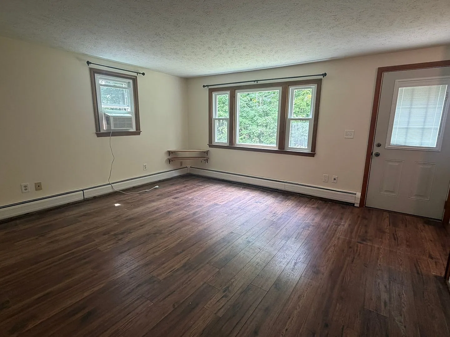 Spacious 2-Bedroom 1 1/2 bath- End-Unit Townhouse, Dunbarton, NH — Photo 3