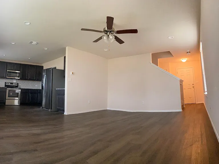 2216 Mayfield Ln — Photo 4