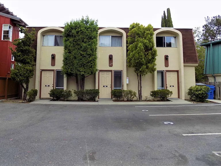 1220 Southwood Dr #A-C — Photo 2