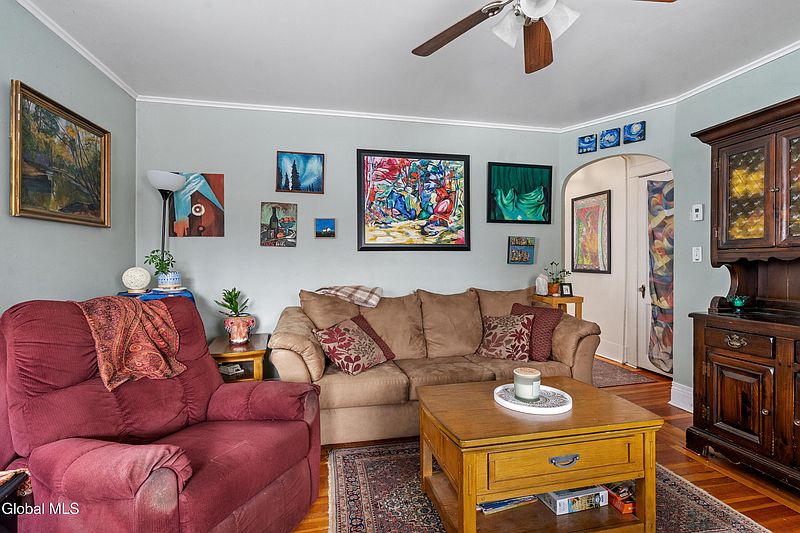 4th image of 161 Lake Avenue