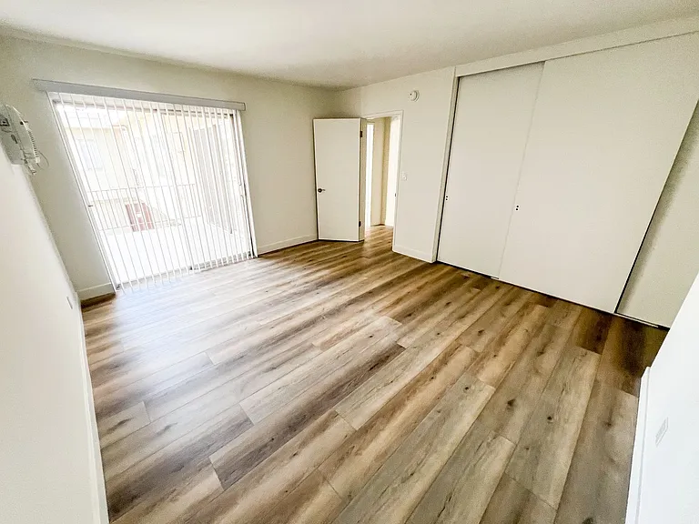 14403 Addison St — Photo 24