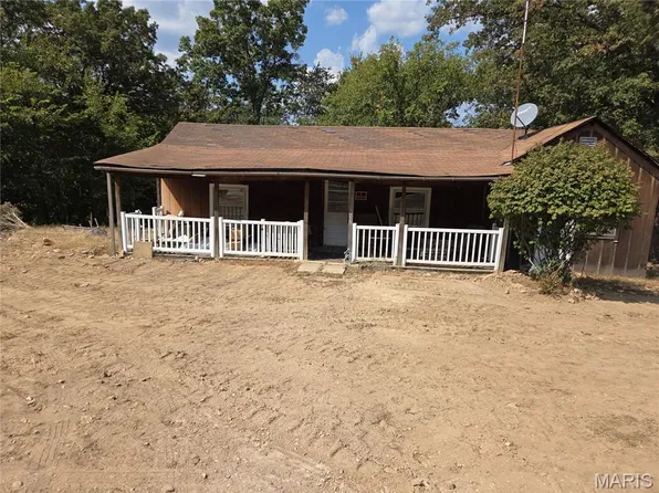 1615 N Service Rd W, Saint Clair, MO 63077