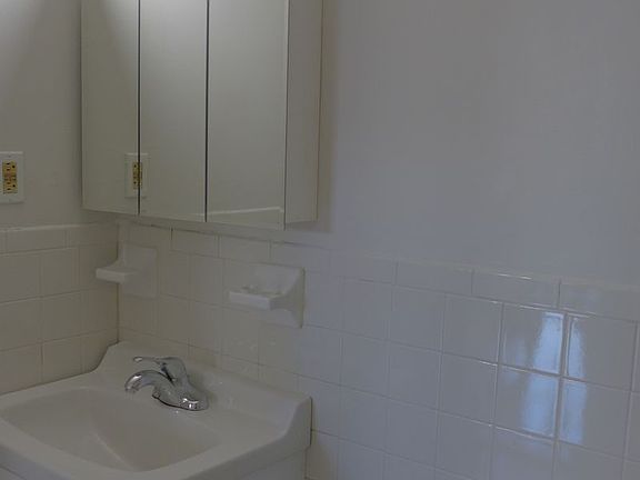 5th image of 245 E 84th St APT 9a