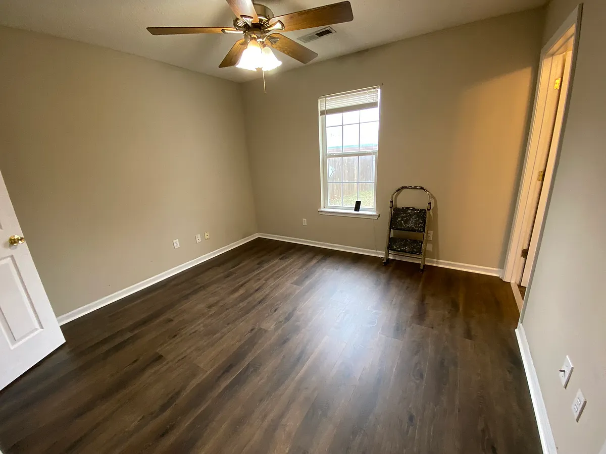 Building Photo - 210 Oxford Cir