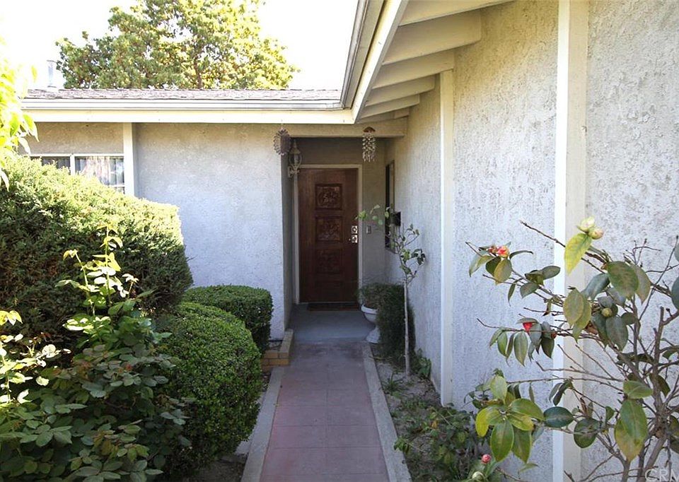 1st image of 3512 S Hedgerow Dr
