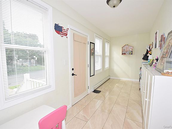 4th image of 17 Maple Avenue
