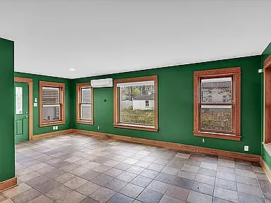 506 S Poplar St — Photo 6