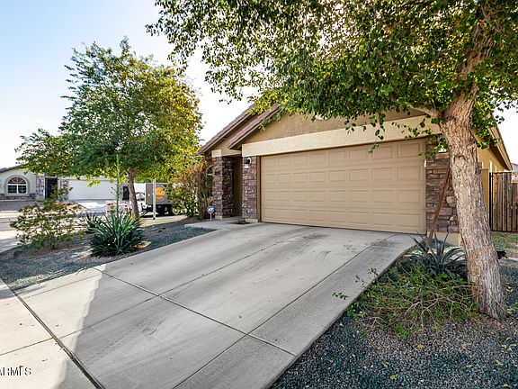 3rd image of 2731 W WAYLAND Drive