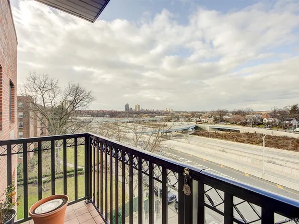 135-46 Grand Central Parkway South Sr image 9 of 17