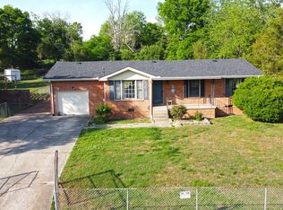 111 S Valley Rd, Hendersonville, TN 37075