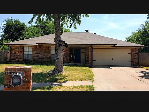 2nd image of 1508 Magnolia Ln