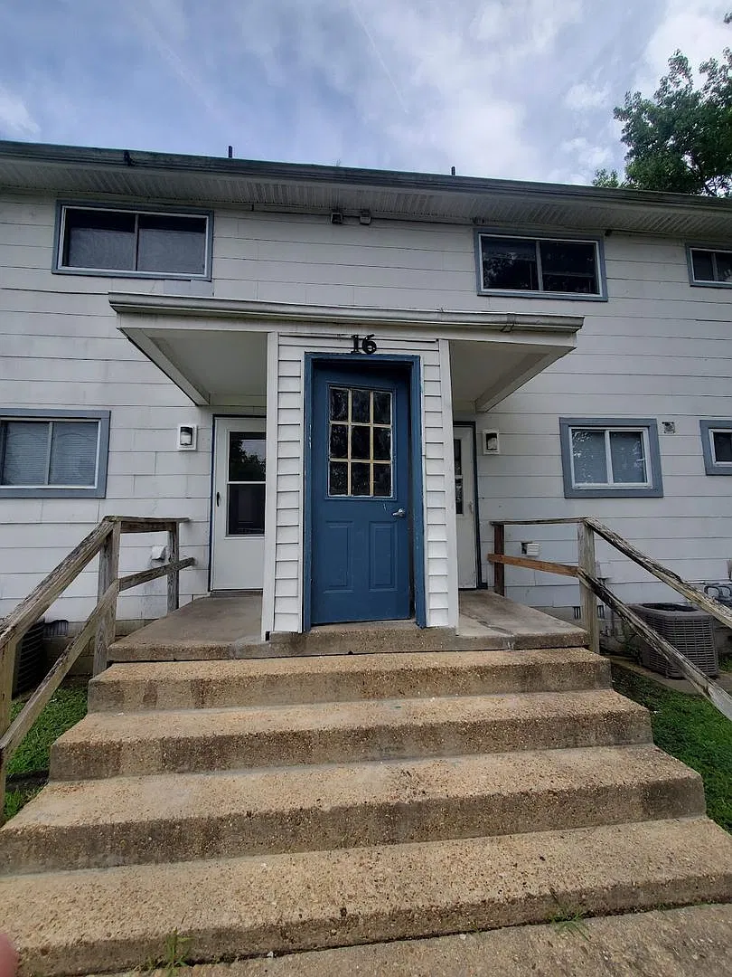Absolutely Adorable two bedroom is move in ready! — Photo 1