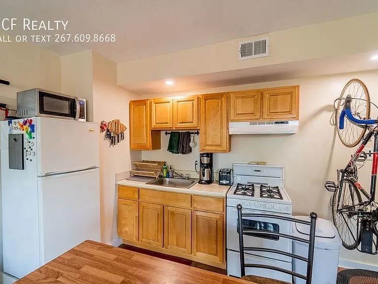 527 S 21st St #2R — Photo 5