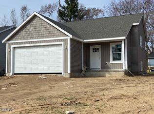 481 Wainwright St NW, Kent City, MI 49330