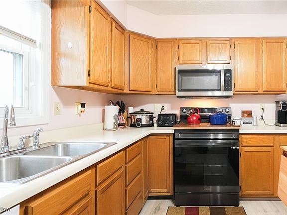 3rd image of 1055 W Main St