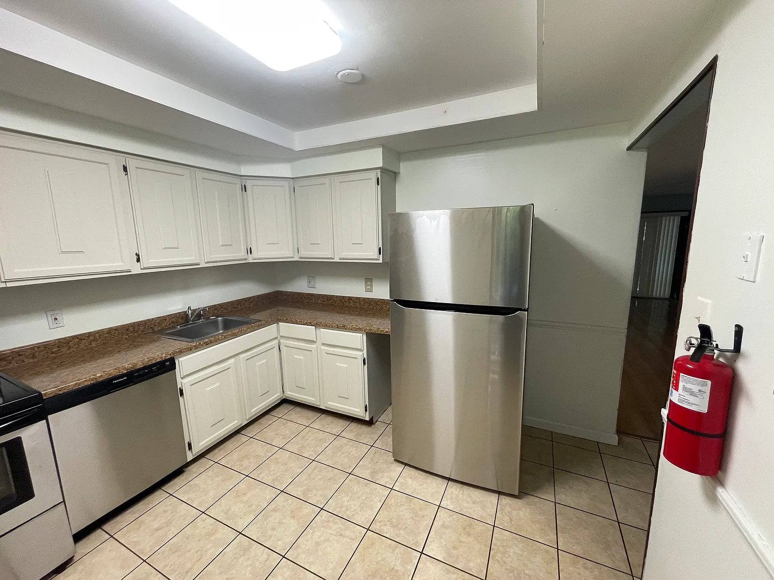 2 bed, 2.5 bath, 1392 sqft, $2,100 — Photo 2