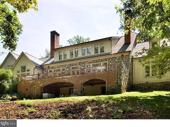 2nd image of 815 Starvegut Ln