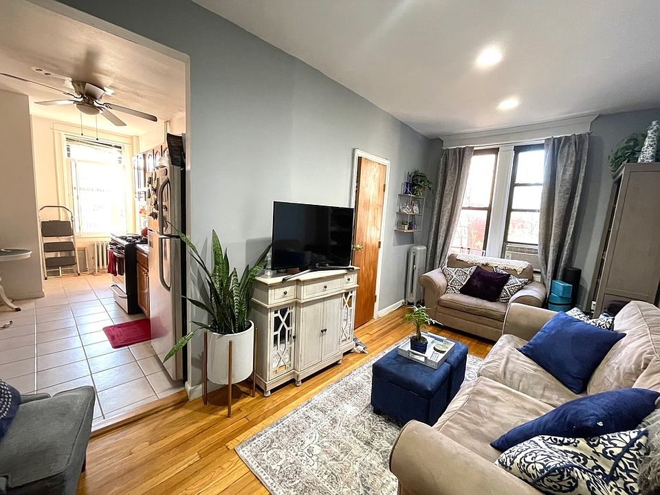 1st image of 31-12 42nd St #3B