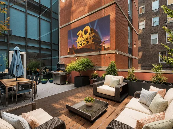 166 W 18th St APT 2D, New York, NY 10011
