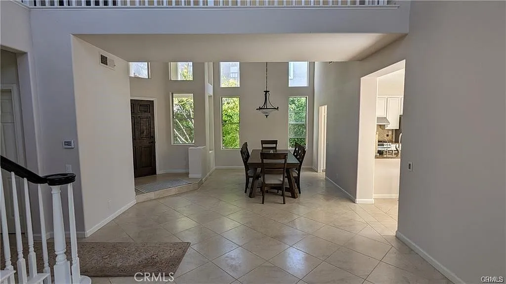 3 bed, 2.5 bath, 1940 sqft, $4,395 — Photo 2