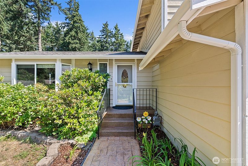 3rd image of 8538 48th Court NE