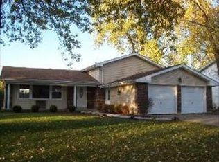 806 Dartmoor Dr, Crystal Lake, IL 60014