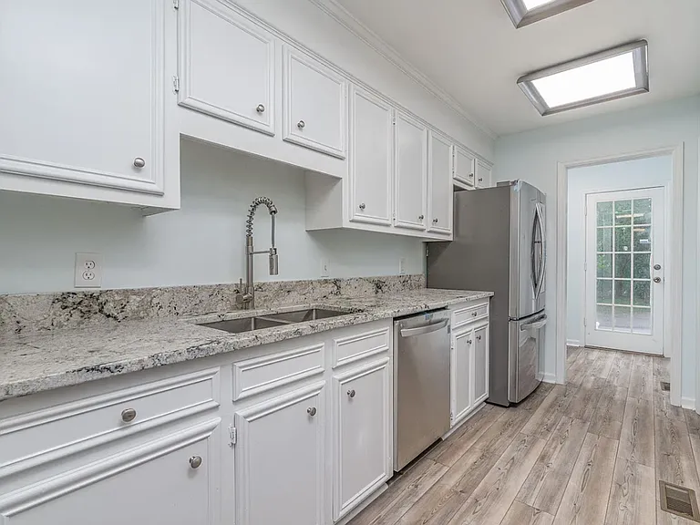 105 River Bluff Ct — Photo 9