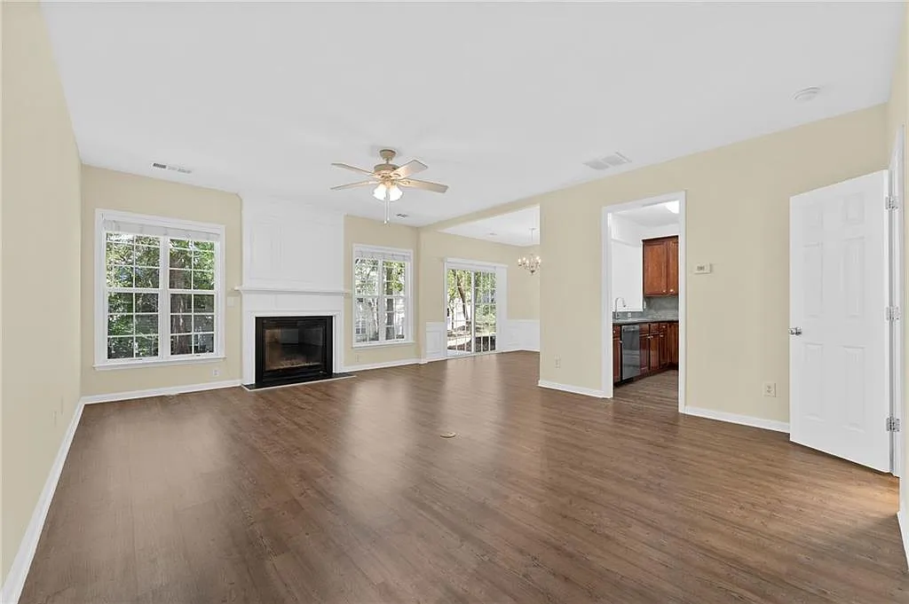 3 bed, 2.5 bath, 1768 sqft, $2,400 — Photo 4