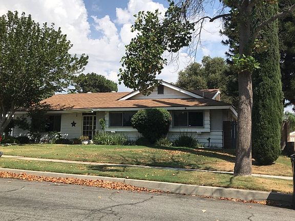 2nd image of 1448 N Victoria Ave