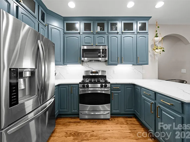 18047 Northport Dr — Photo 37