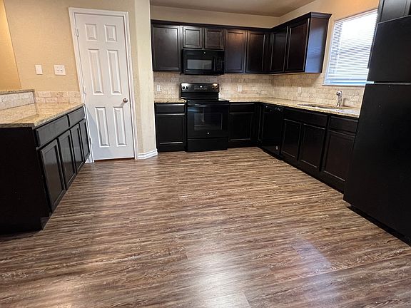 Kitchen, all black appliances
