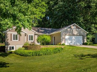246 Fairway Ct, Plainwell, MI 49080