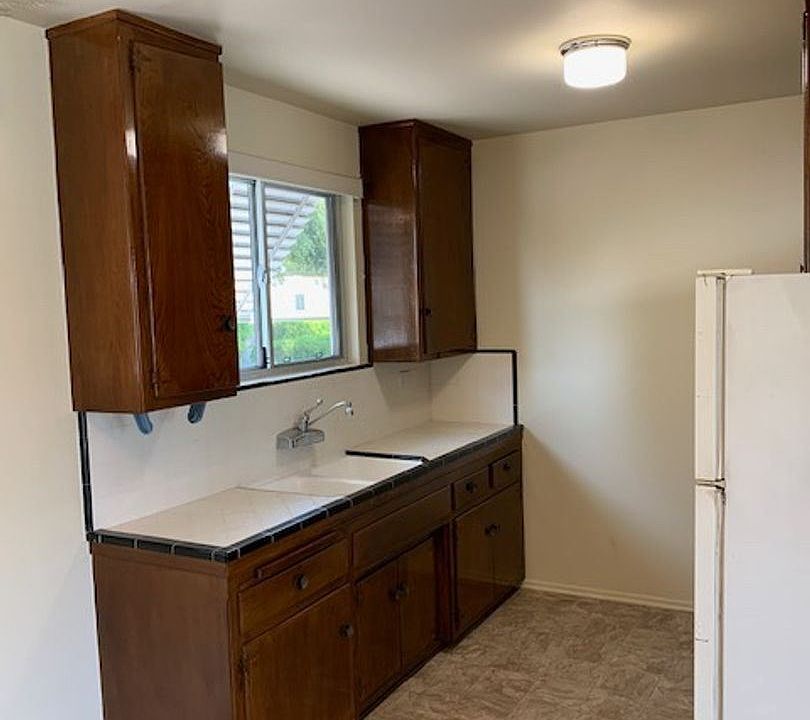 1st image of 475 S Los Robles Ave #A