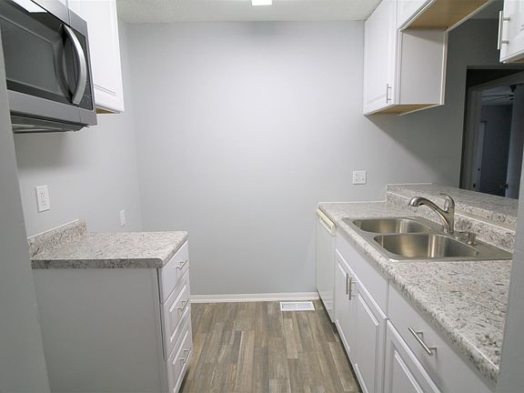 5th image of 8755 Meadowcreek Dr