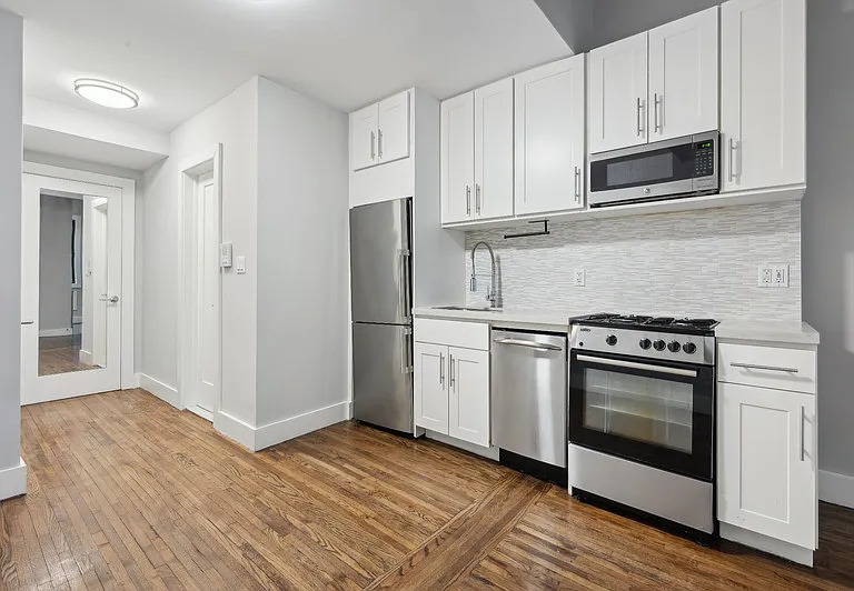 1582 1st Ave #B — Photo 2